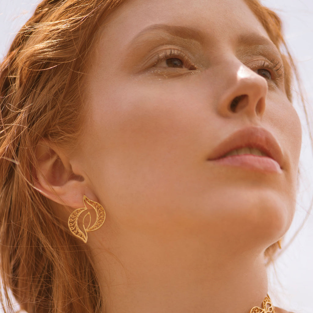 Pendientes topos perfecto para una ocasión elegante, sencillos y sofisticado perfectos para combinar con gargantilla y hacer lucir tu rostro hermosos. Fine Filigree Jewelry #IAMDAILA