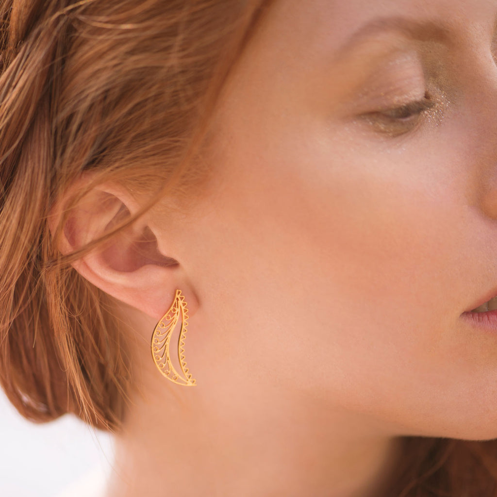 Pendientes de Filigrana Momposina en plata chapados en oro de 24 kilates. Filigree Jewelry. #IAMDAILA.