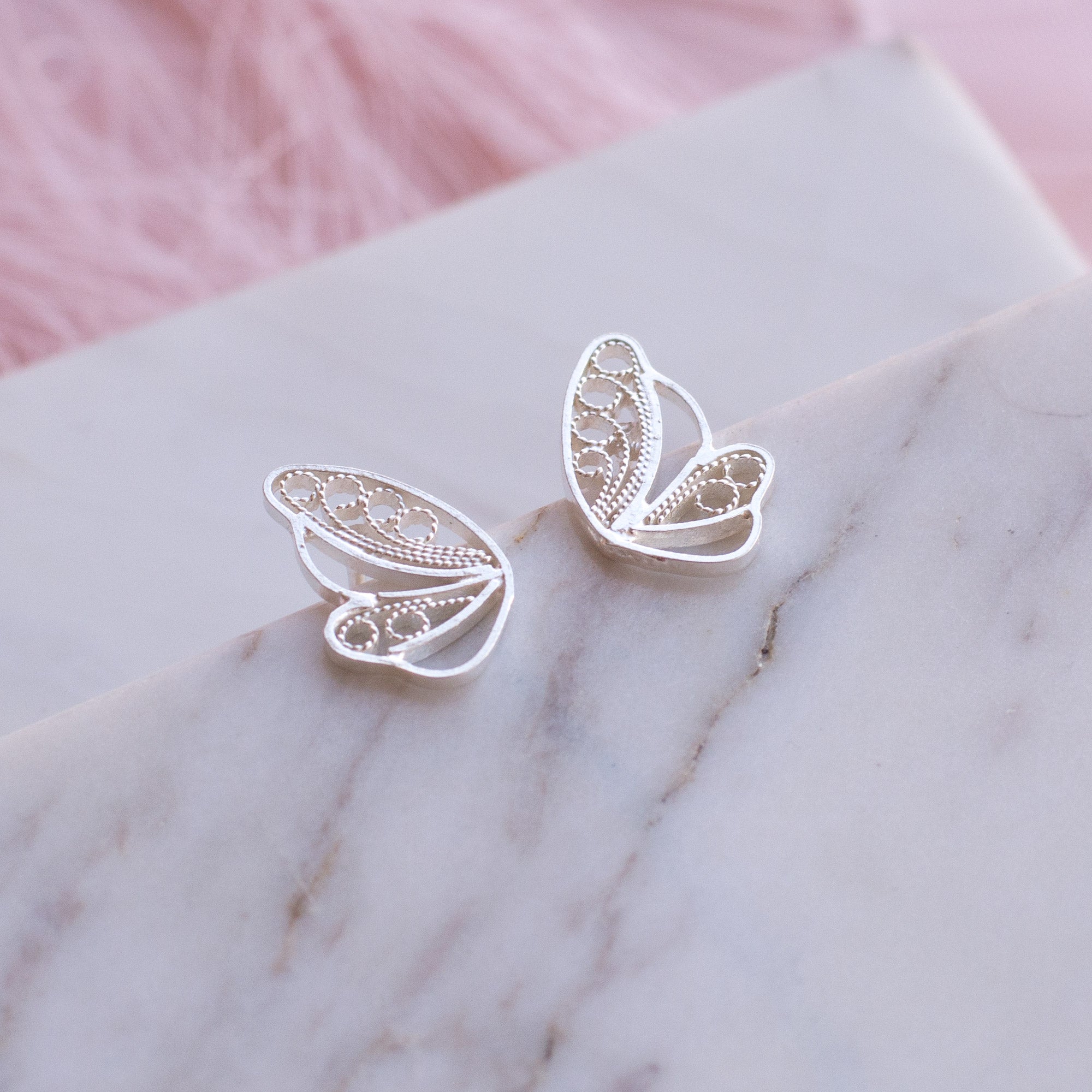 Pendientes botón Mini Media Mariposa en Filigrana de Mompox