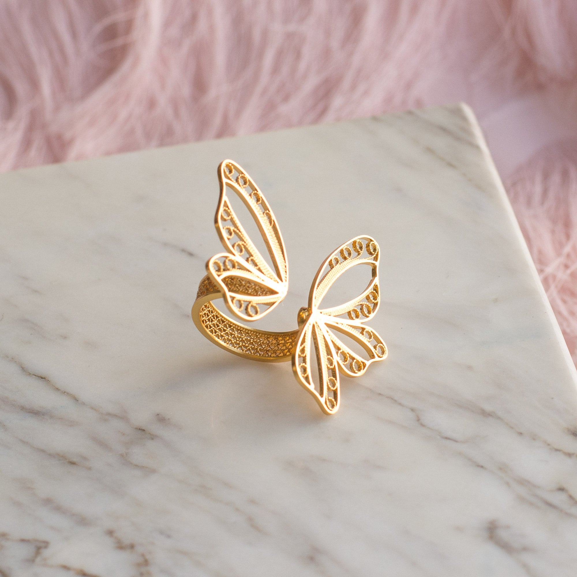 Anillo Asimétrico de Mariposa en Filigrana de Mompox