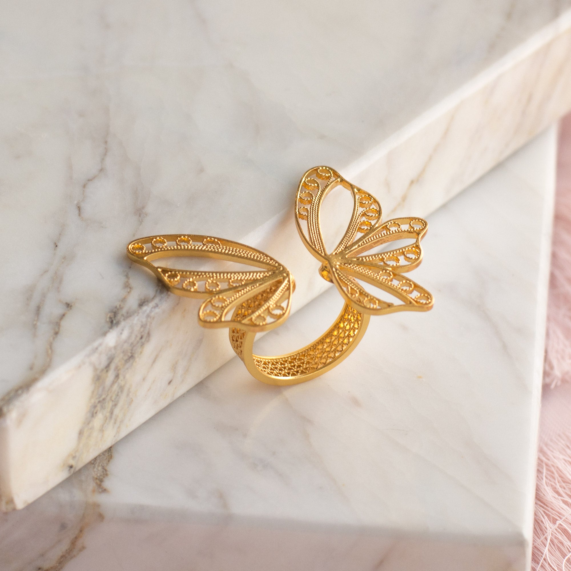 Anillo Asimétrico de Mariposa en Filigrana de Mompox