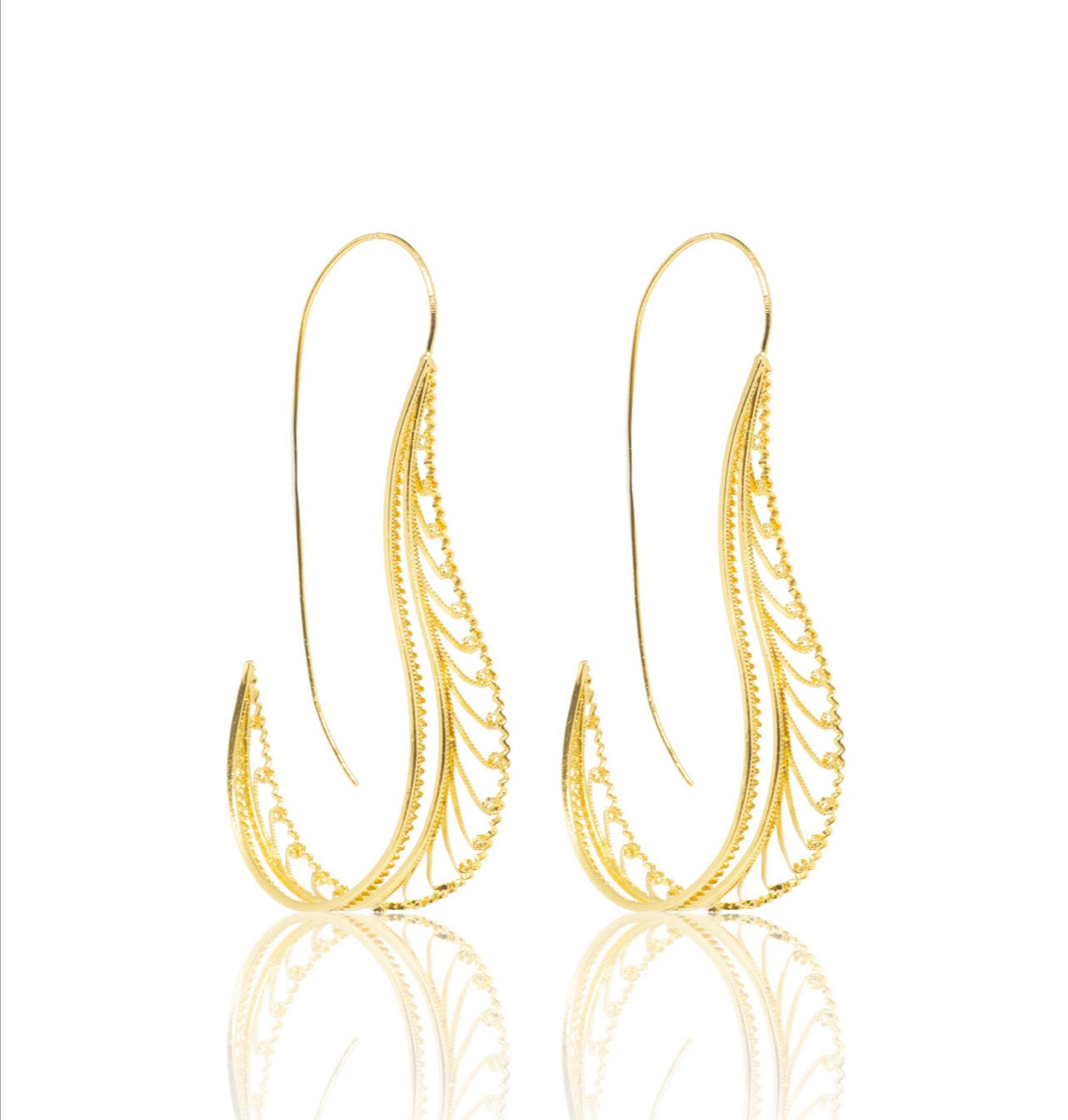 Pendientes de filigrana momposina en plata chapados en oro de 24 kilates. Parte de la colección FW'19 ELYSIA,Filigree Jewelry. #IAMDAILA