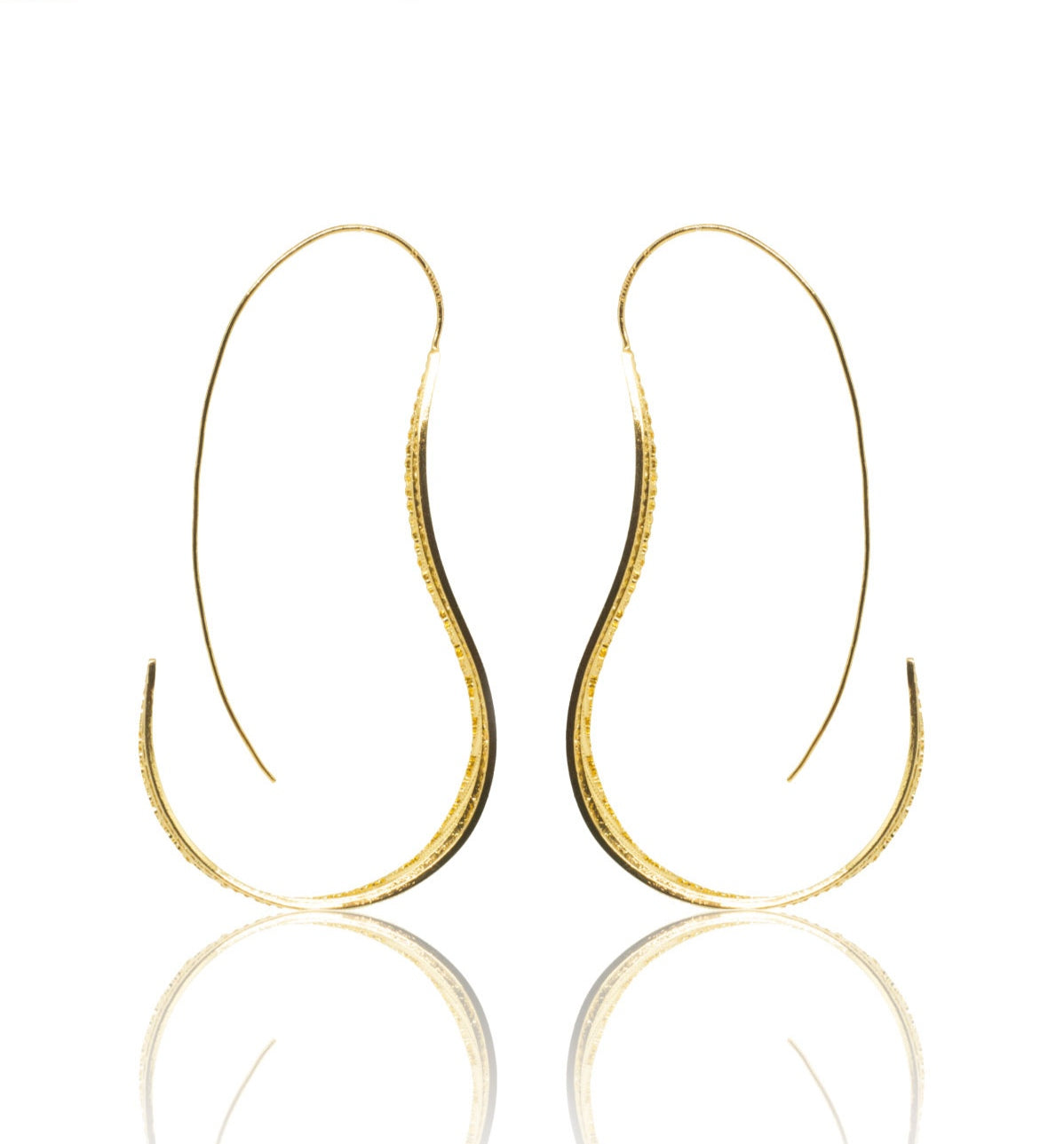 Pendientes de filigrana momposina en plata chapados en oro de 24 kilates. Parte de la colección FW'19 ELYSIA,Filigree Jewelry. #IAMDAILA