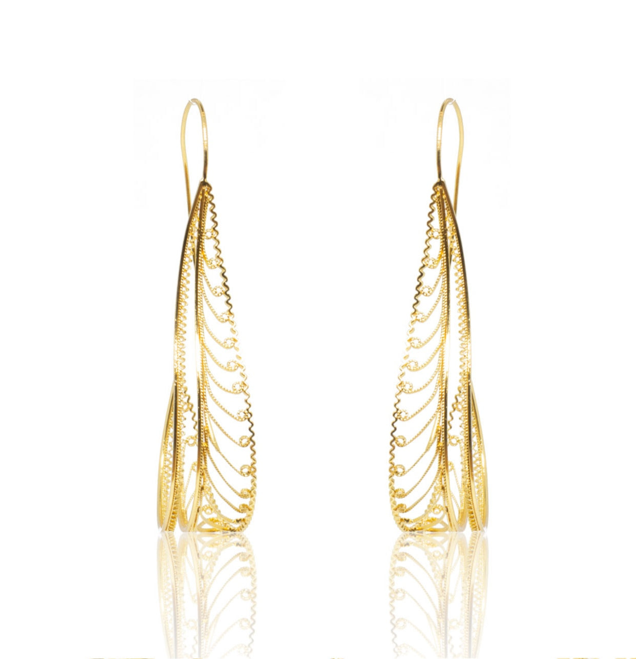 Pendientes de filigrana momposina en plata chapados en oro de 24 kilates. Parte de la colección FW'19 ELYSIA,Filigree Jewelry. #IAMDAILA