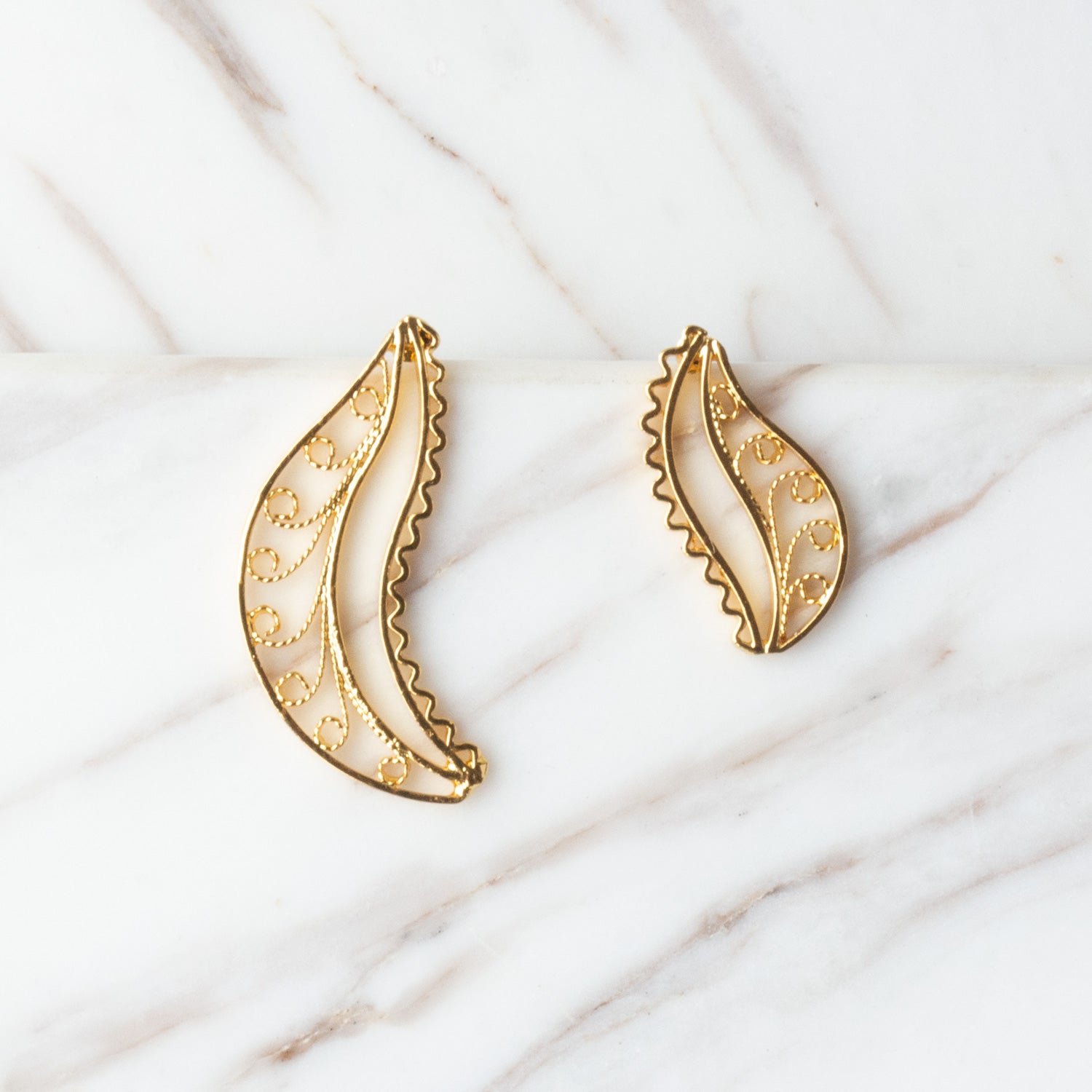 Pendientes de filigrana momposina en plata chapados en oro de 24 kilates. Filigree Jewelry. #IAMDAILA.