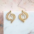 Pendientes topos perfecto para una ocasión elegante, sencillos y sofisticado perfectos para combinar con gargantilla y hacer lucir tu rostro hermosos. Fine Filigree Jewelry #IAMDAILA