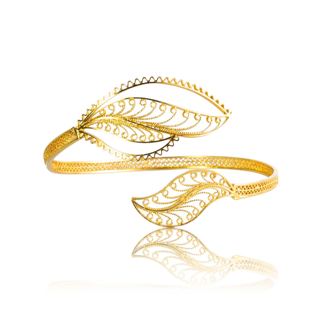 Brazalete en filigrana momposina en plata chapados en oro de 24 kilates. Filigree Jewelry #IAMDAILA