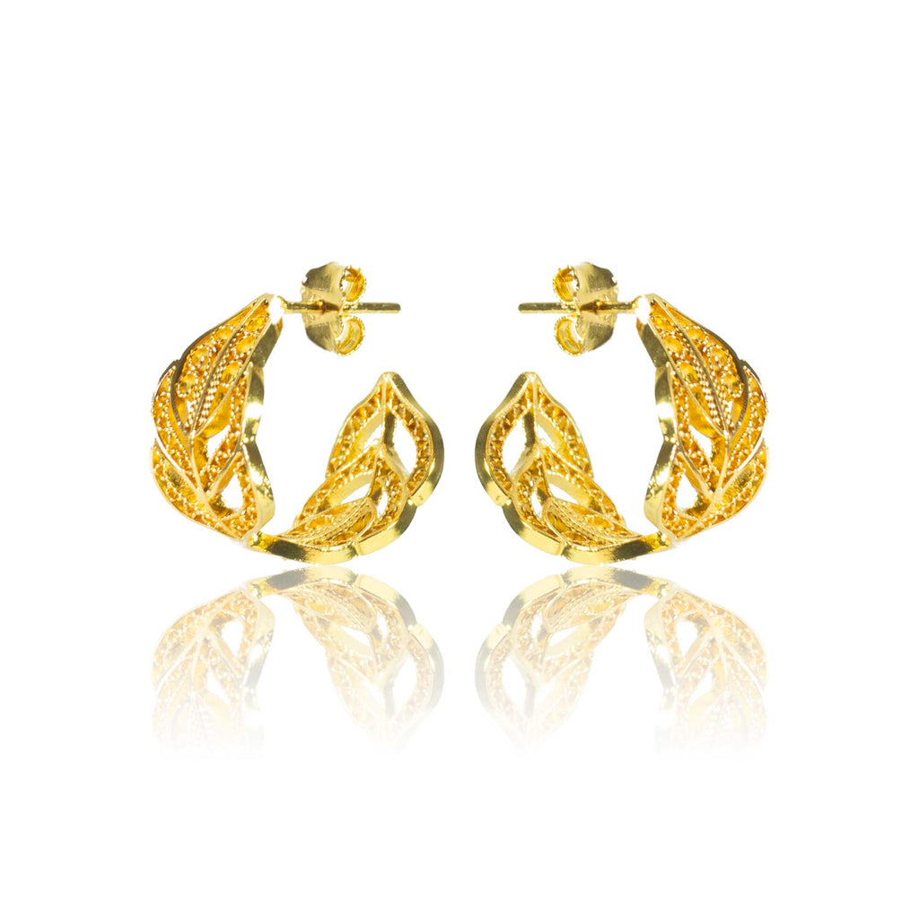Pendientes aro o aros en filigrana momposina elaborados en plata 9.80 con chapado en oro de 24 kilates u oro rosado y protección en laca cataforética. 