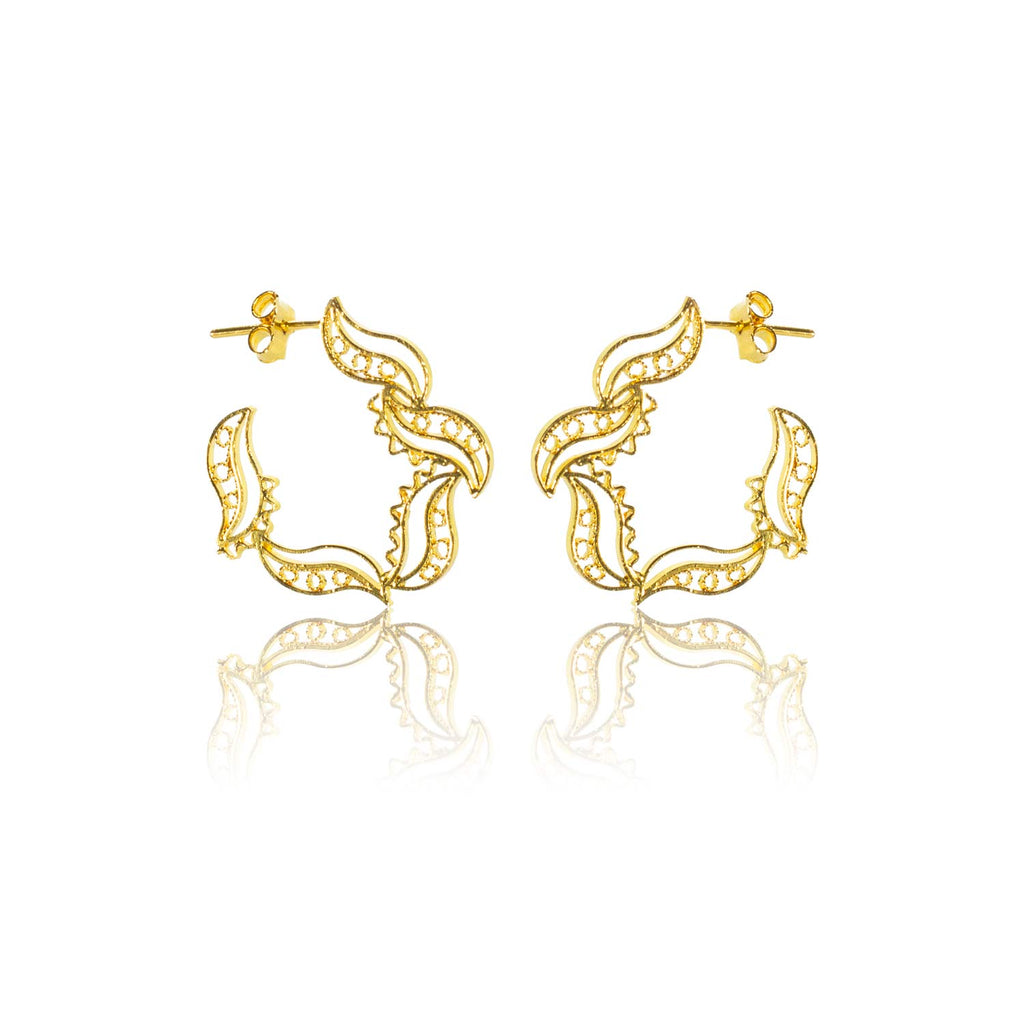Pendientes en filigrana momposina tipo gancho o aro elaborados en plata 9.80 chapados en oro de 24 kilates u oro rosa y protección en laca cataforética.
