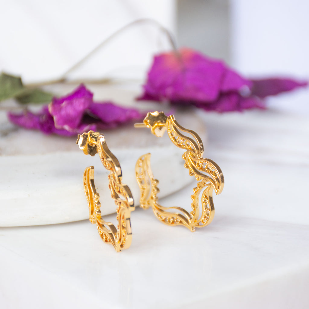 Pendientes en filigrana momposina tipo gancho o aro elaborados en plata 9.80 chapados en oro de 24 kilates u oro rosa y protección en laca cataforética.