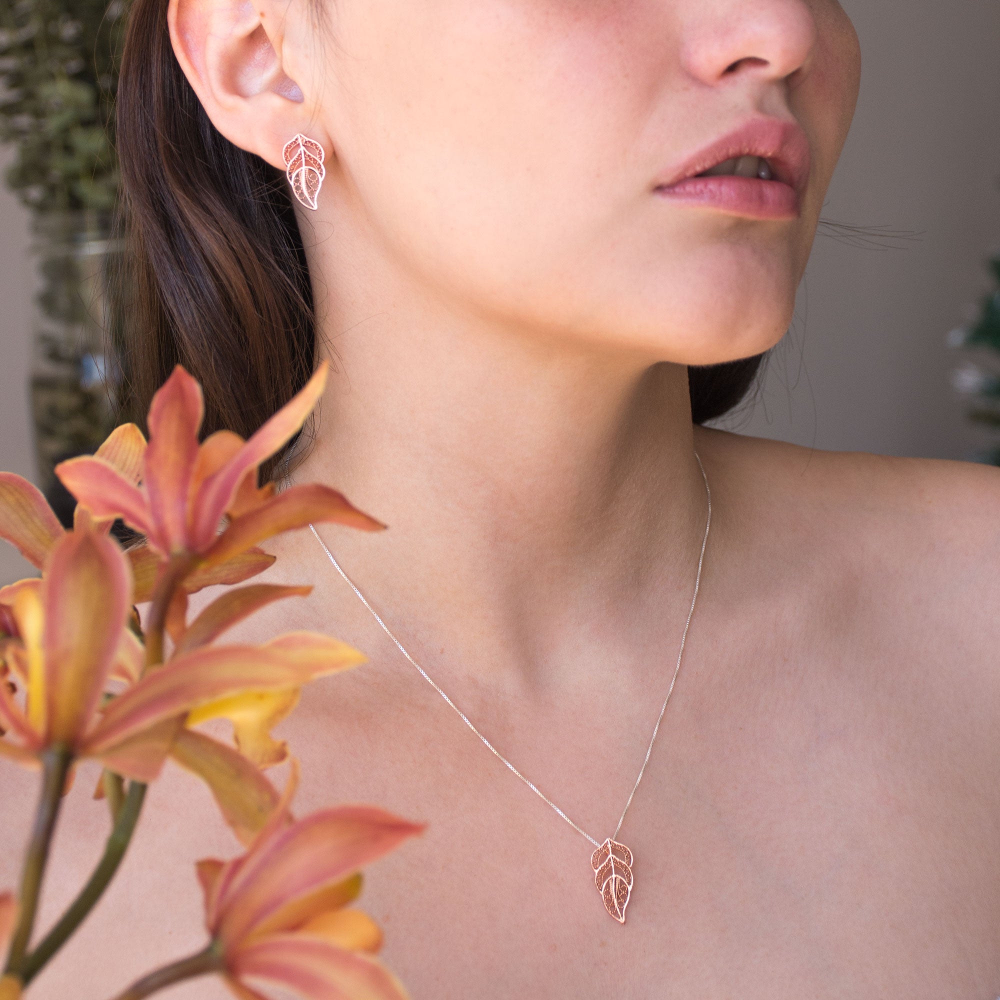Gargantilla collar en filigrana en forma de hojita elaborada en plata 9.80. Parte de nuestra colección de Elysia. #IamDaila. Hechos totalmente a mano artesanalmente. Joya en filigrana momposina. Hecho en Mompox, Hecho a mano. Largo cadena: 45 cm mas 5 cm de extensor