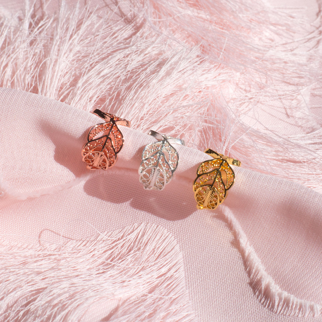 Pendientes earcuff en filigrana momposina elaborados en plata 9.80 con chapado en oro de 24 kilates u oro rosado y protección en laca cataforética.