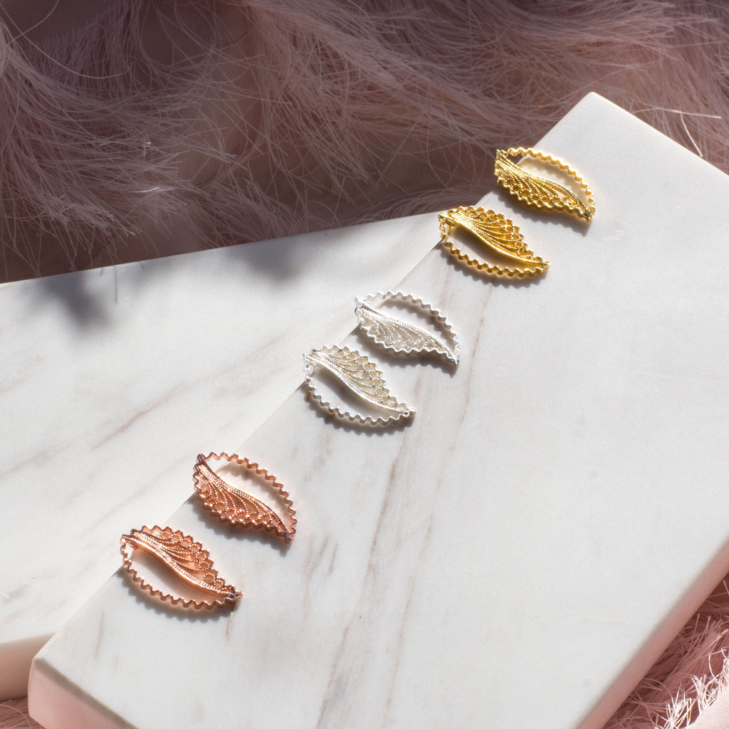 Pendientes Topos en filigrana momposina elaborados en plata con chapado en oro de 24k y oro rosa