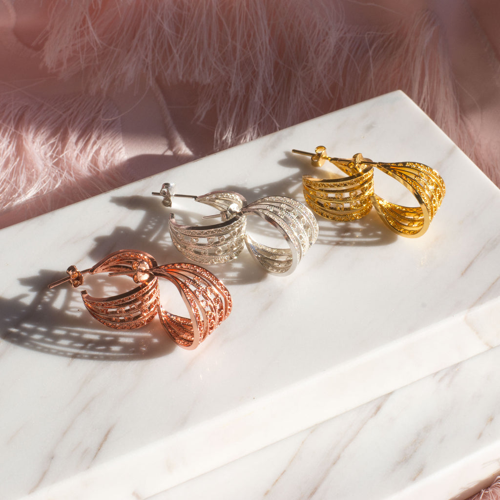 Pendientes de Filigrana Momposina en plata chapados en oro de 24 kilates. Filigree Jewelry. #IAMDAILA.